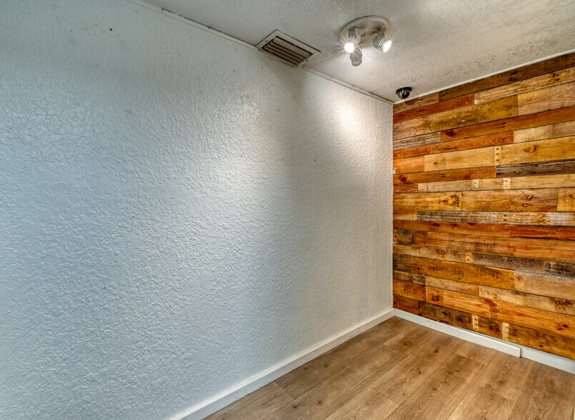 More Photos Of 1328 3rd St N, Jacksonville Beach Office For Lease