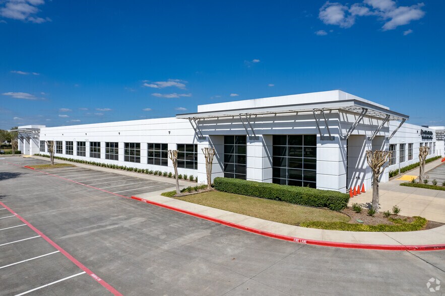 More Photos Of 700 N Sam Houston Pky W, Houston Medical For Sale