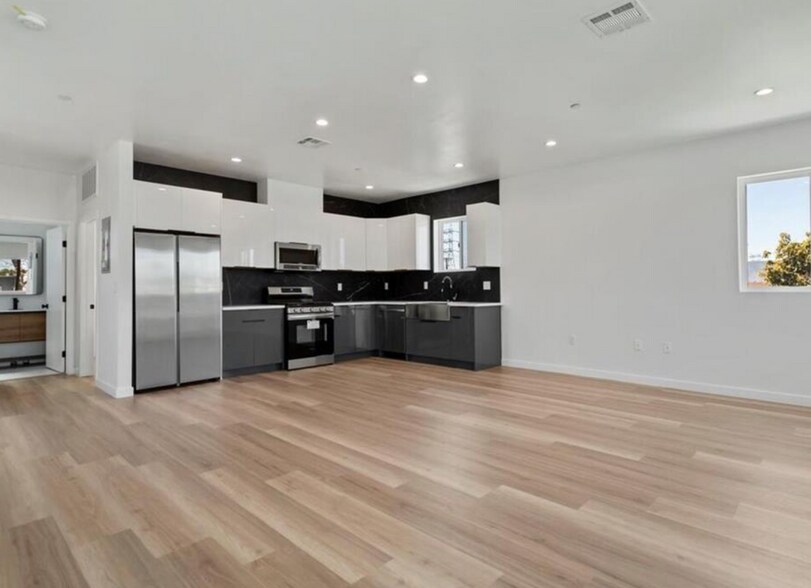 More Photos Of 5526 Blackwelder St, Los Angeles Apartments For Sale