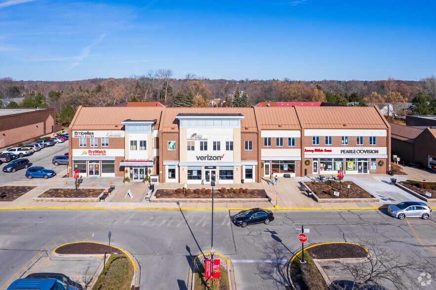 More Photos Of 17430-17680 W Bluemound Rd, Brookfield Unknown For Lease