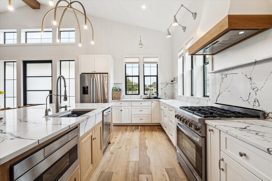 More Photos Of 17810 County Road 125, Pearland Flex For Sale