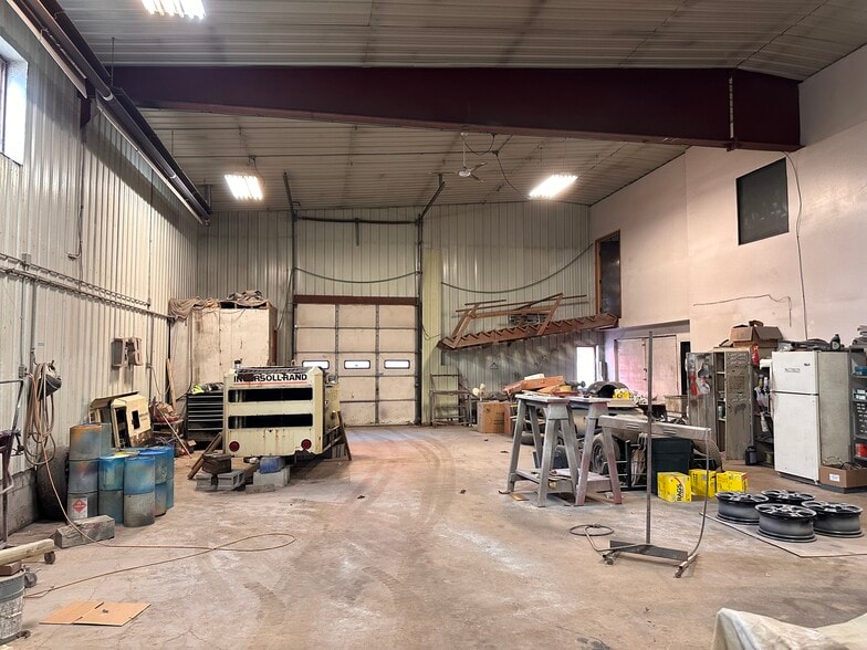 More Photos Of 3945 S Blue Star Dr, Traverse City Service For Lease