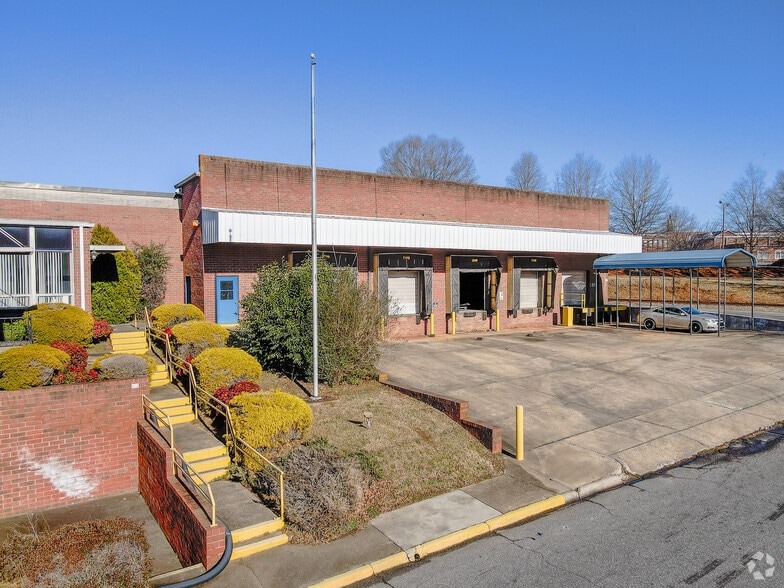 More Photos Of 820 Cochran St, Statesville Warehouse For Lease