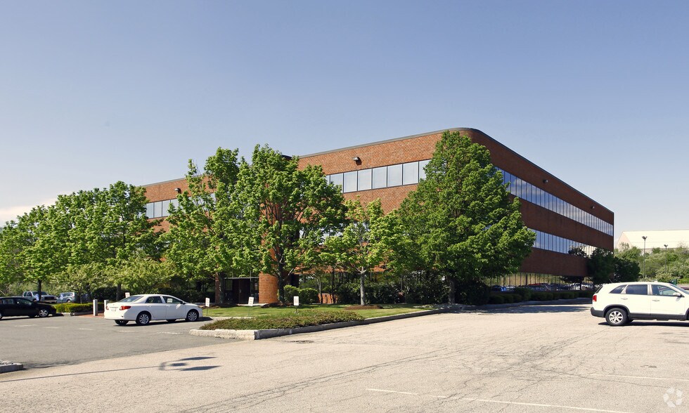 More Photos Of 135 Commerce Way, Portsmouth Office For Lease