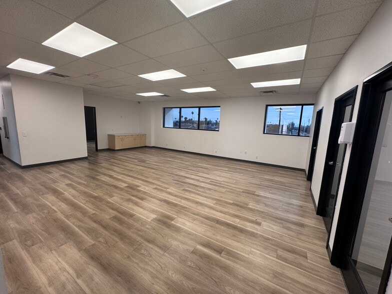 More Photos Of 4801 E McDowell Rd, Phoenix Medical For Sale