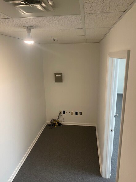 More Photos Of 4216 Evergreen Ln, Annandale Medical For Sale