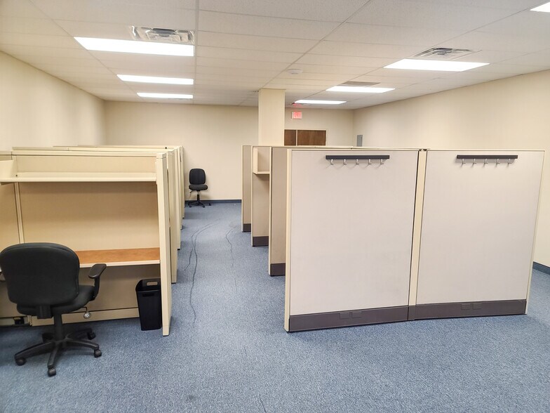 More Photos Of 32875 Solon Rd, Solon Medical For Lease