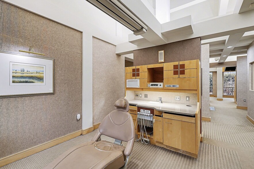 More Photos Of 15555 Silver Pky, Fenton Medical For Sale