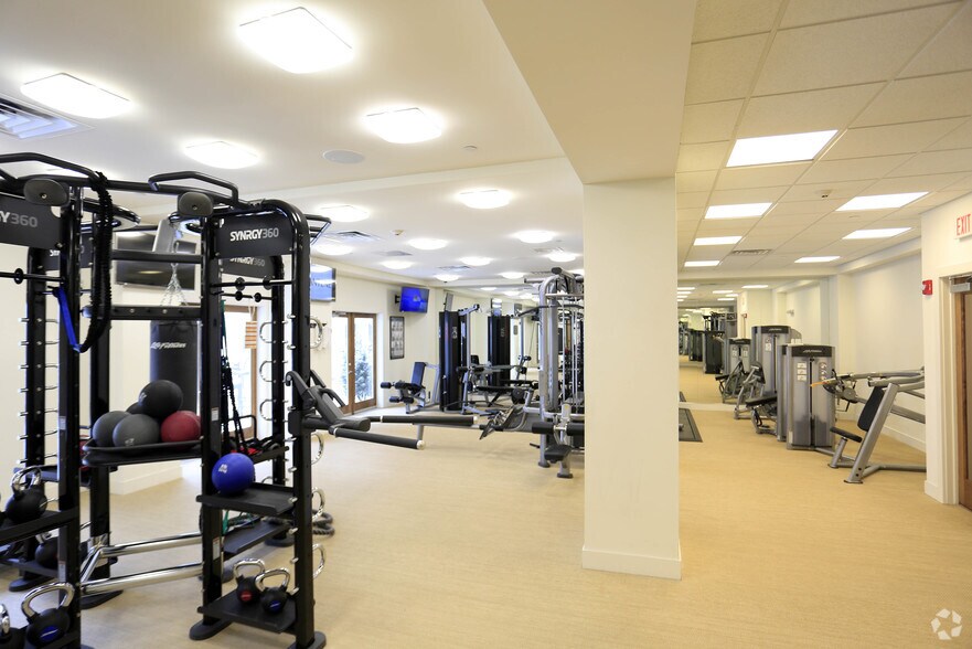 More Photos Of 515 West Ave, Norwalk Unknown For Lease