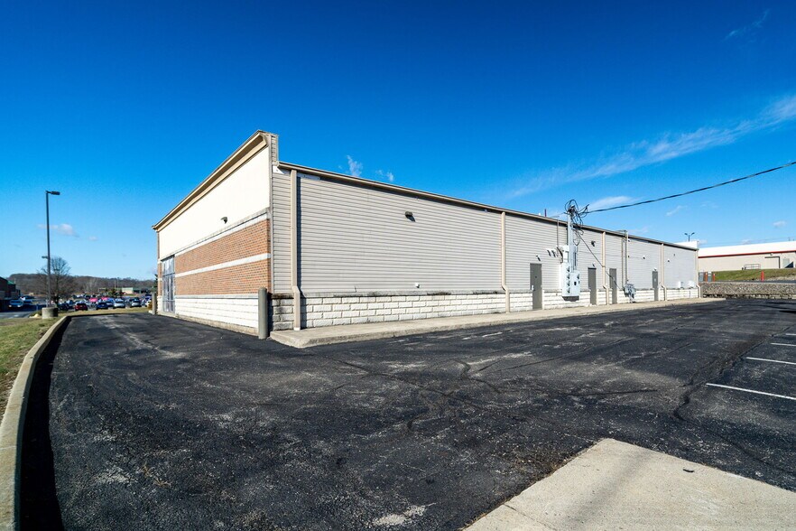 More Photos Of 120 Roberts Ln, Hillsboro Freestanding For Lease