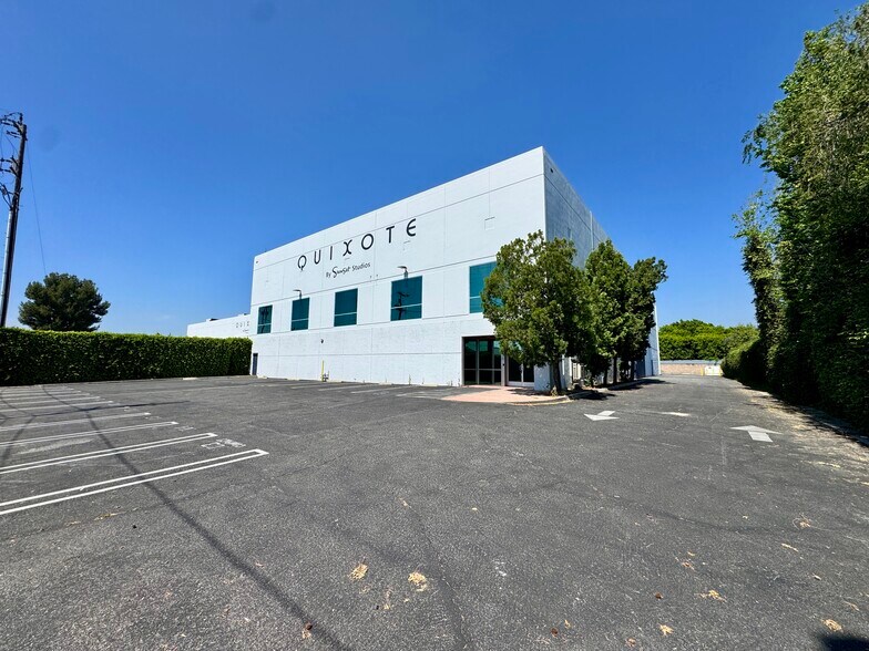 More Photos Of 13927 Saticoy St, Panorama City Movie Radio TVStudio For Lease
