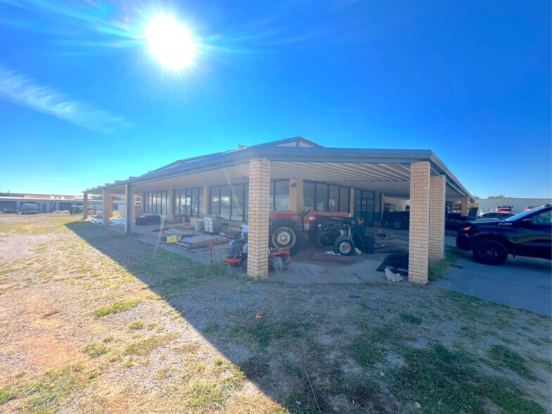 More Photos Of 209 S Country Club Rd, Anadarko Service Station For Sale