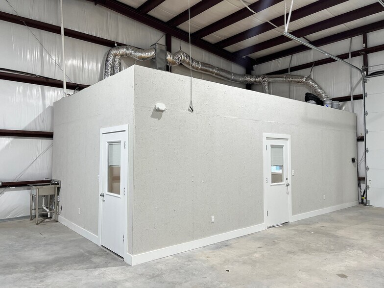 More Photos Of 1922 Choate Pky, Celina Warehouse For Lease