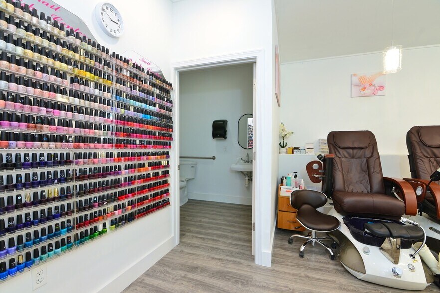 More Photos Of 7354-7366 Post Rd, North Kingstown Restaurant For Sale