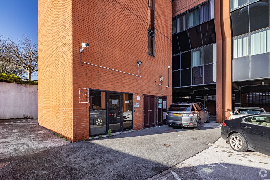 More Photos Of Tiviot Dale, Stockport Office For Lease