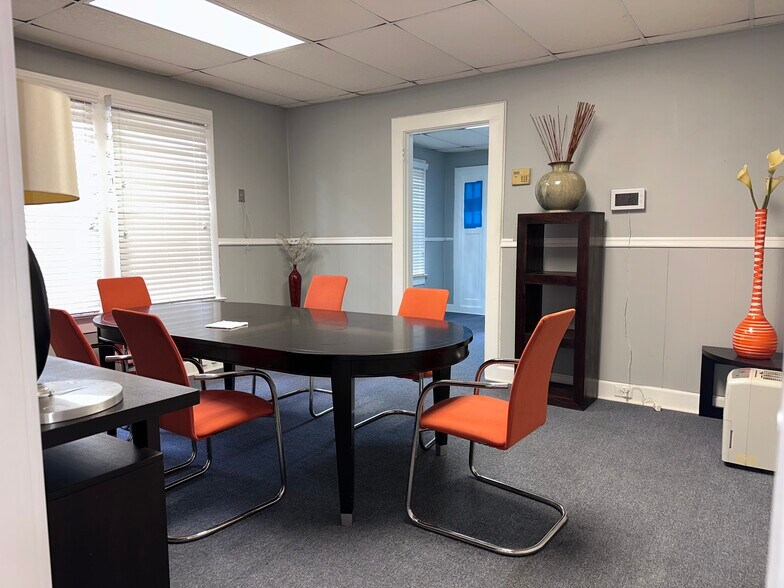 More Photos Of 981 Martin Luther King Jr Dr, Atlanta Office Residential For Lease