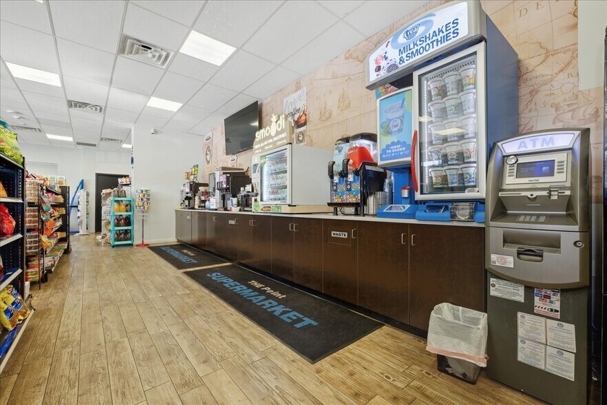 More Photos Of 12 Lido Blvd, Point Lookout Service Station For Sale