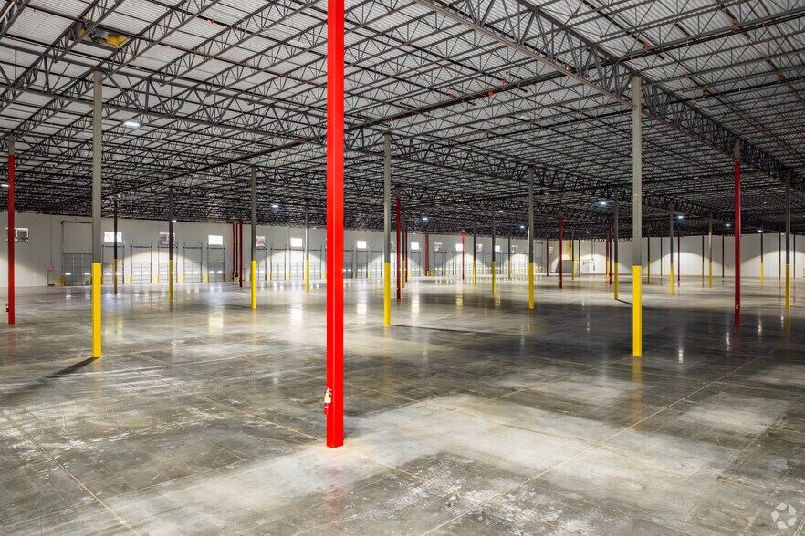 More Photos Of 3611 Jonesboro Rd, Atlanta Distribution For Lease