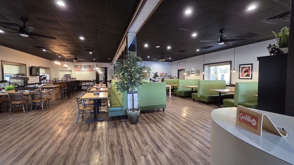 More Photos Of 1146 Macarthur Rd, Whitehall Restaurant For Lease