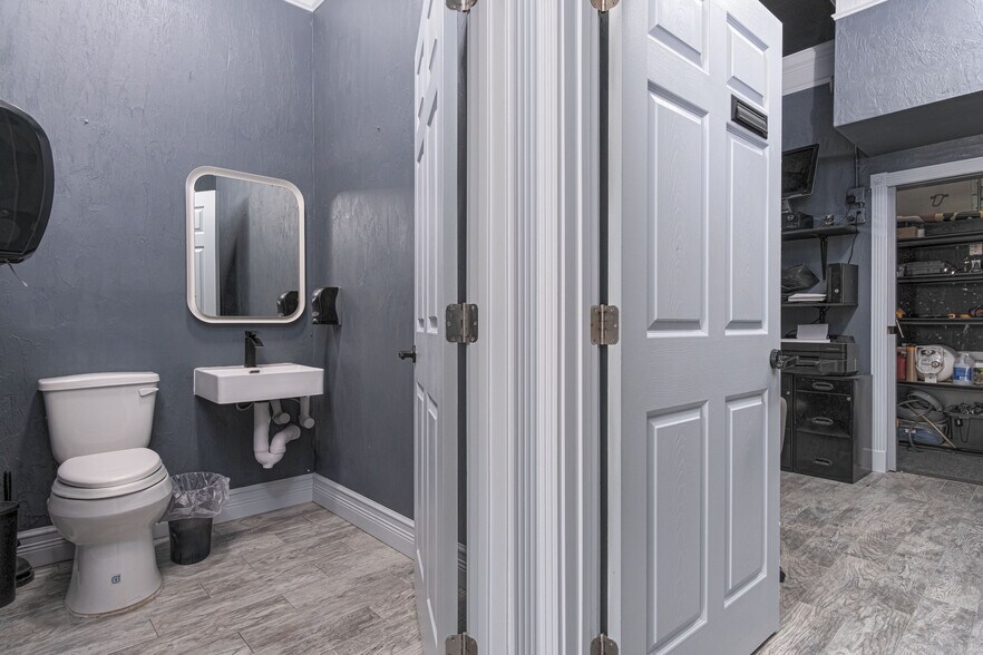 More Photos Of 2036 S Ridgewood Ave, Daytona Beach Medical For Sale