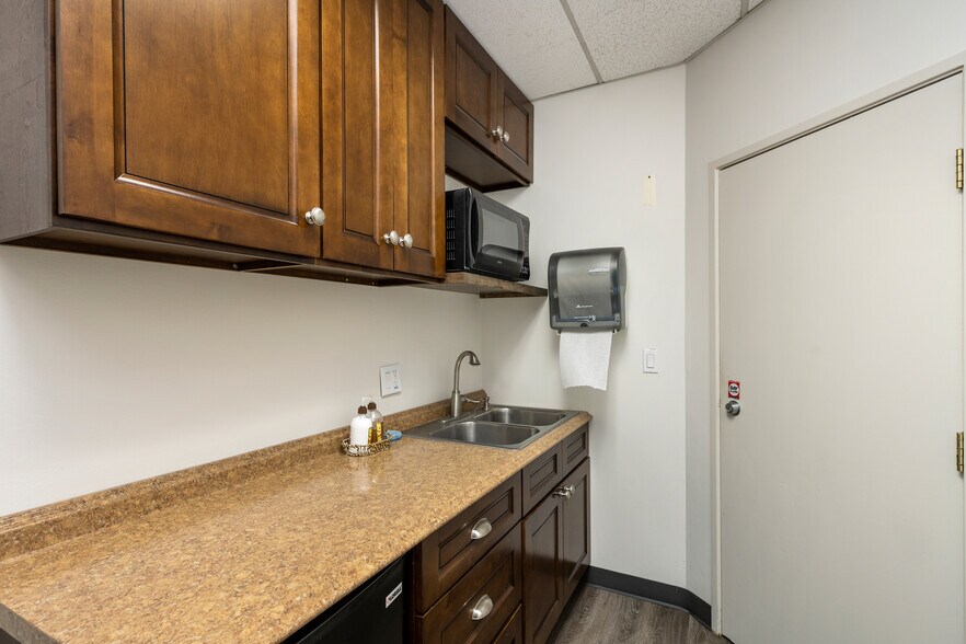 More Photos Of 595 W Lambert Rd, Brea Loft Creative Space For Lease