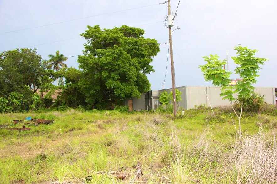 More Photos Of , North Fort Myers General Retail For Sale