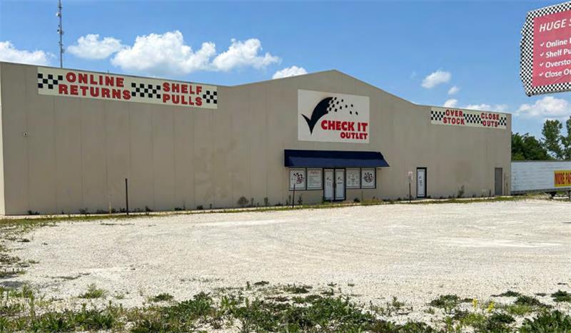 More Photos Of 18580 Highway 59, Country Club Distribution For Lease