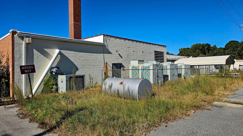 More Photos Of 120 S Church Ave, Garland Manufacturing For Lease