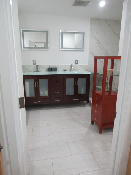 More Photos Of 1820 E Rosecrans Ave, Compton Storefront For Sale