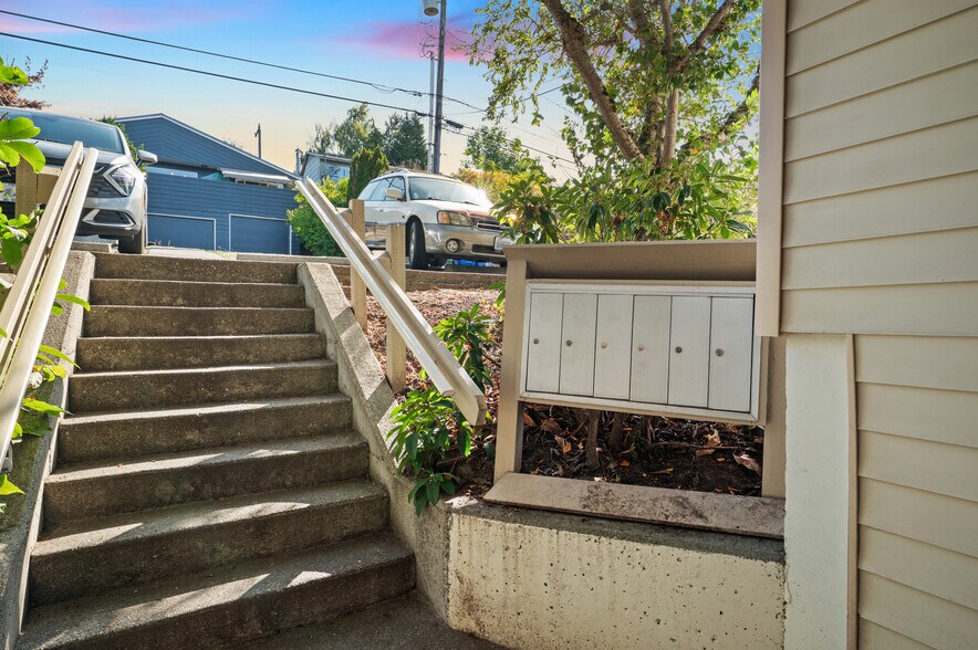 More Photos Of 6042 Fauntleroy Way SW, Seattle Apartments For Sale