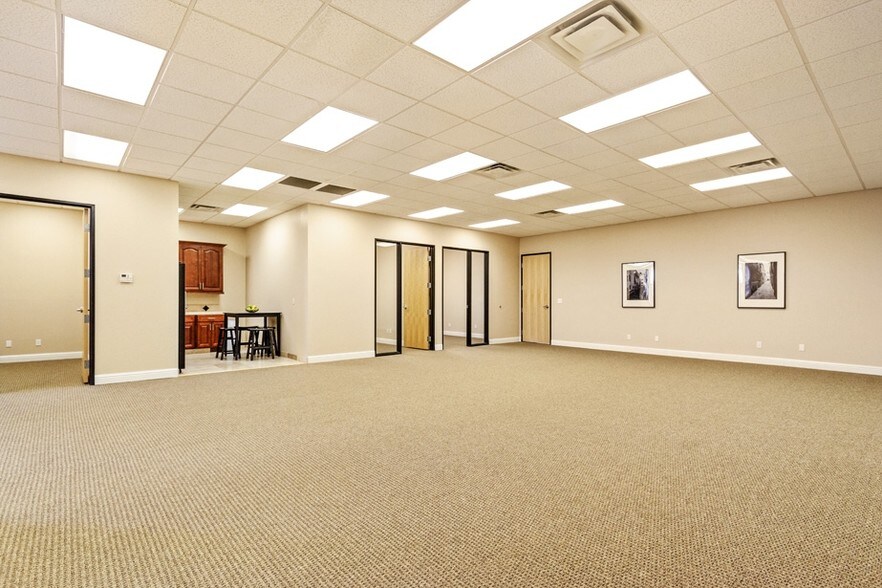 More Photos Of 7655 E Redfield Rd, Scottsdale Light Distribution For Lease