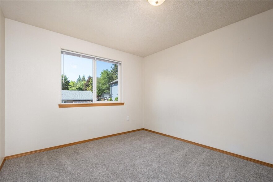 More Photos Of 4038-4048 SE Powell Valley Rd, Gresham Specialty For Sale