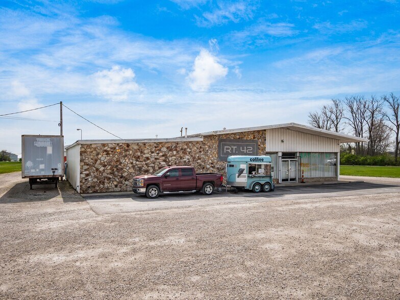 More Photos Of 235 S Jefferson Ave, Plain City Mixed Retail For Sale