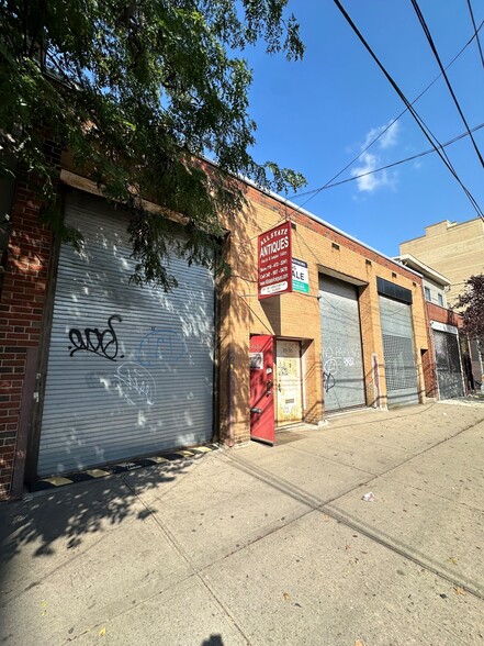 Primary Photo Of 3906 Crescent St, Long Island City Warehouse For Sale