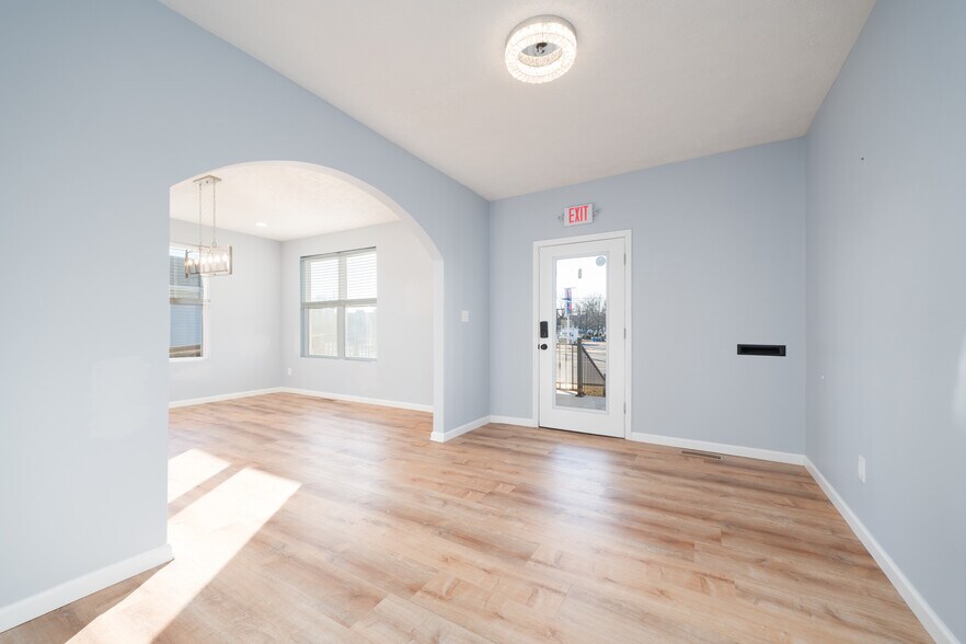 More Photos Of 2219 Frederica St, Owensboro Office For Sale