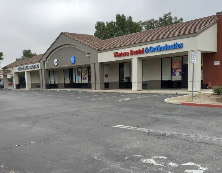 More Photos Of 623 N Main St, Corona Storefront For Lease