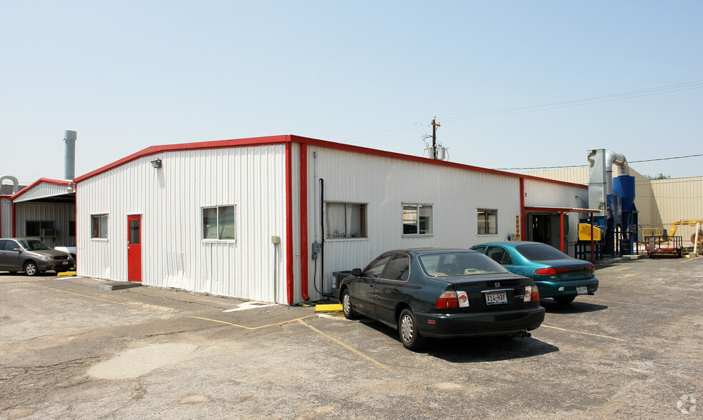 Primary Photo Of 5300 Elm St, Houston Manufacturing For Sale