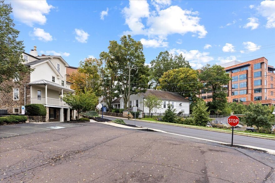 More Photos Of 152 N Main St, Doylestown Medical For Lease