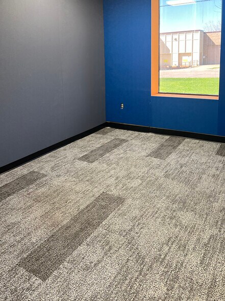 More Photos Of 1250 N Zane Ave, Golden Valley Manufacturing For Sale