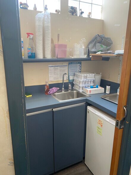 More Photos Of 566 Nye Ave, Irvington Medical For Sale