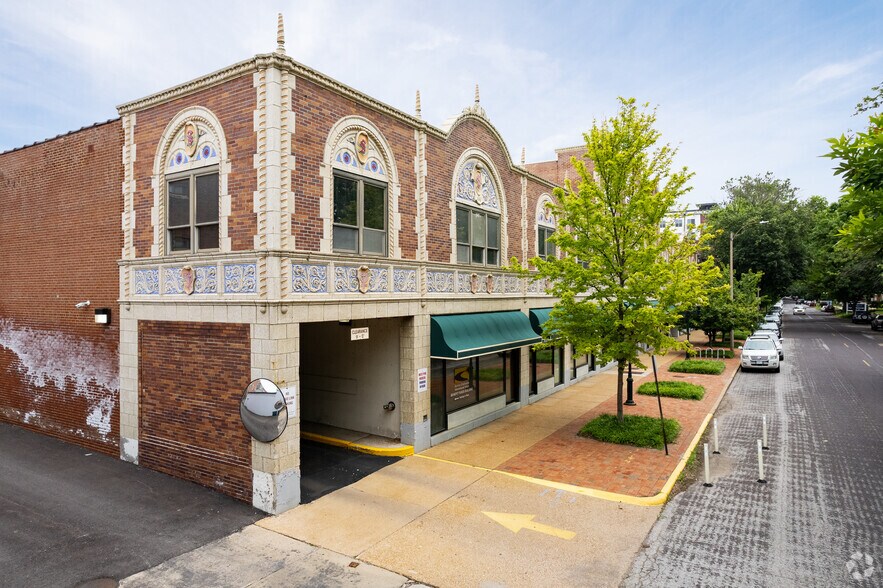 More Photos Of 5585 Pershing Ave, Saint Louis Office For Lease