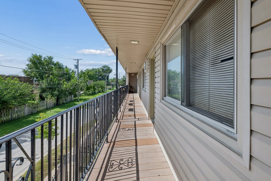 More Photos Of 3001 Prairie St, Franklin Park Apartments For Sale