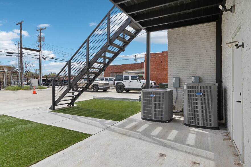 More Photos Of 216 E Rogers Blvd, Skiatook Storefront Retail Office For Sale