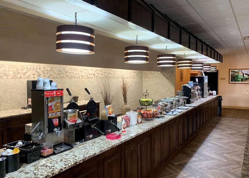 More Photos Of 2216 27th Ave, Council Bluffs Hotel For Sale