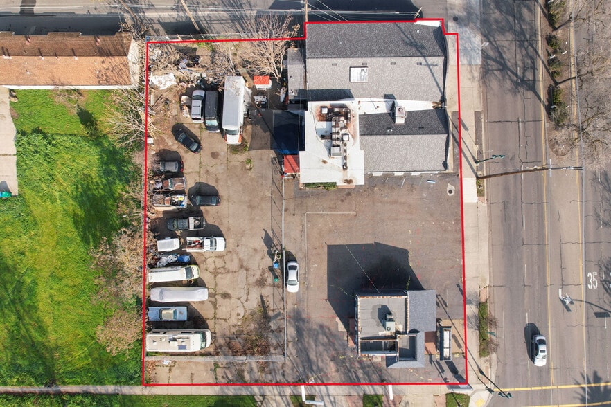 More Photos Of 1 N Cherokee Ln & 543 E Pine St, Lodi General Retail For Sale