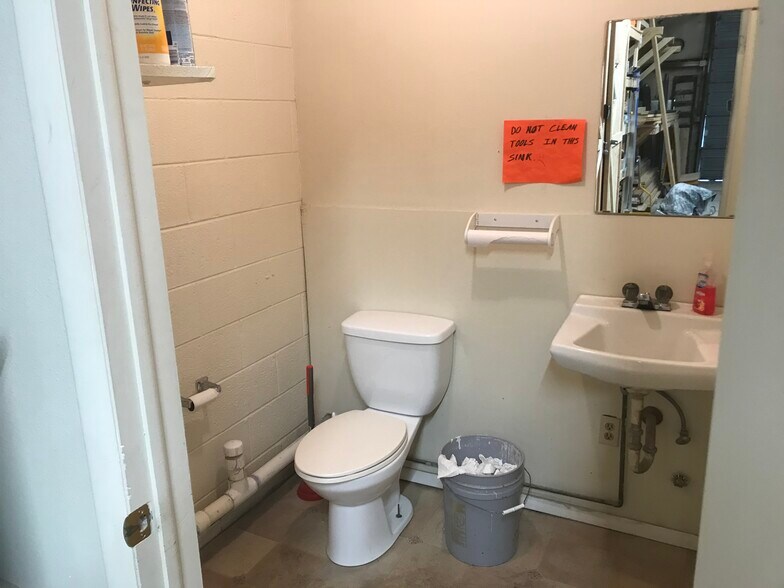 More Photos Of 201 S 15th St, Grand Junction Flex For Lease