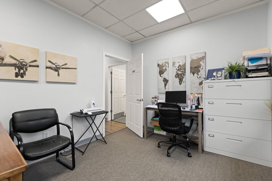 More Photos Of 725 S Main St, London Medical For Sale