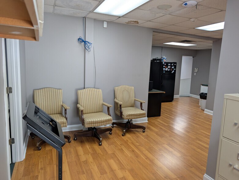 More Photos Of 612 Ball Street, Perry Storefront Retail Office For Sale