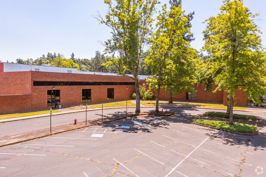 More Photos Of 26600 SW Parkway Ave, Wilsonville Light Manufacturing For Lease