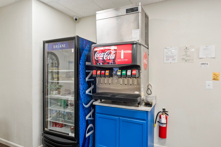 More Photos Of 322-323 W Lee Hwy, Warrenton Freestanding For Lease